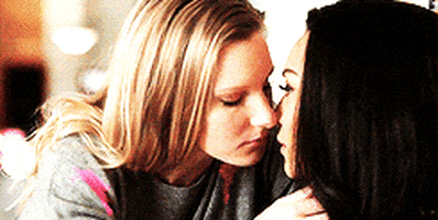 Demi Lovato Kisses Naya Rivera On Glee GIFs - Find & Share on GIPHY