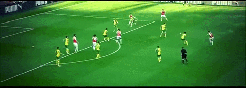 gdetomaso norwich bellerin third-pass GIF
