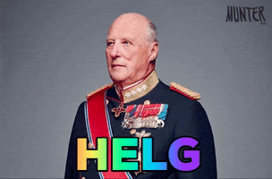 Political gif. Harald V, King of Norway, is wearing his Norwegian king garb and has been edited to have his head move back and forth and roll on his neck, as if he was dancing. Text, "HELG."