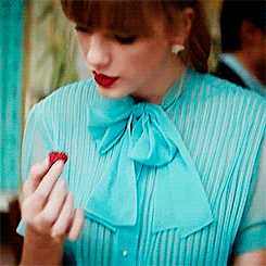 smell good taylor swift GIF