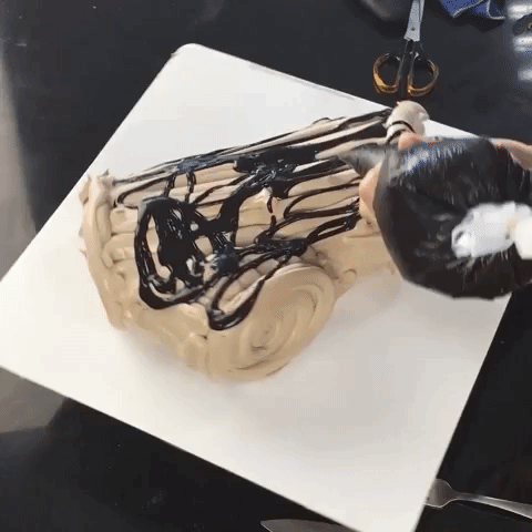 Noel Baking GIF