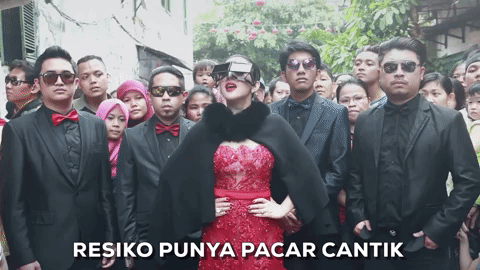 Resiko Punya Pacar Cantik GIFs - Get the best GIF on GIPHY