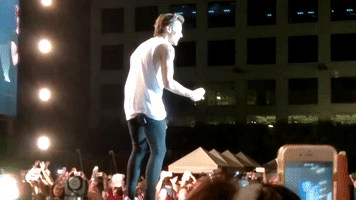 Louis Tomlinson 1D GIF