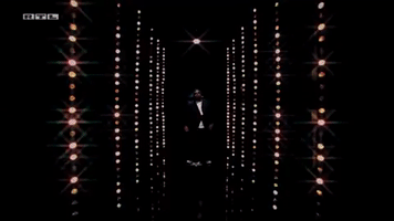 das supertalent entrance GIF by The Human Tackboard