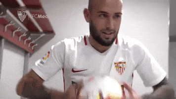aleix vidal ball GIF by Sevilla Fútbol Club