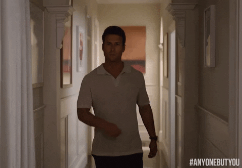 Aktor ganteng dari Twisters (2024) Glen Powell di Anyone But You