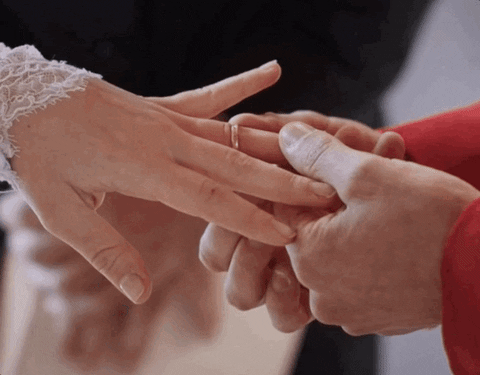 En qué dedo va el anillo de casado y por qué?