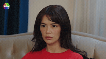 Seray Kaya GIF