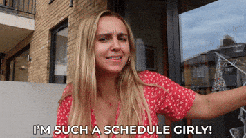como se diz "schedule" em inglês
descrição da imagem:
mulher numa sacada dizendo "eu sou uma garota tão organizada!"