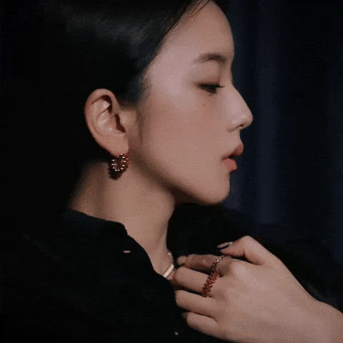 Kim Jisoo GIF