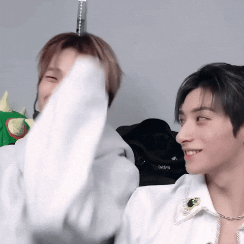 Yu Moya GIF