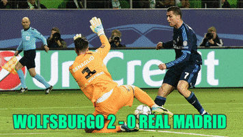 pacomiranda wolfsburgo 2 - 0 real madrid GIF