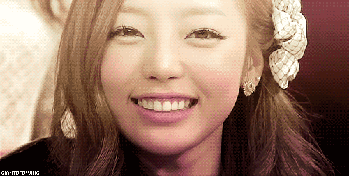 Resultado de imagen para goo hara smiling gif