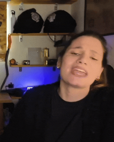 Selen Esen GIF