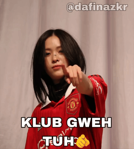 Manchester United Itzy GIF