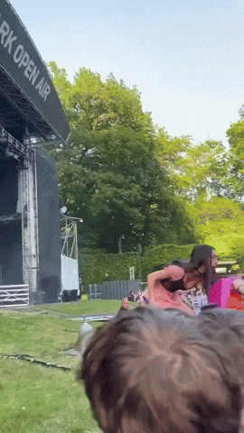 Olivia Stan Twitter GIF
