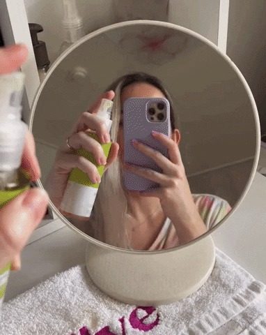 Skincare Mirror GIF by @sernaiotto