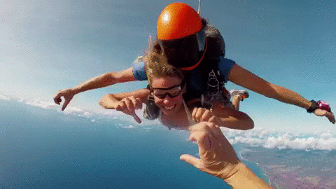 Resultado de imagen de skydiving couple gif
