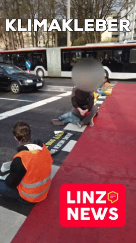 Protest Wow GIF by Linz News