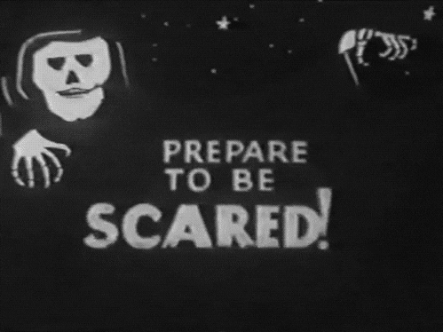 En hodeskalle med flytende skjelettarmer holder rundt teksten "Prepare to be scared!" mens teksten blir gradvis større.

Stilen er tidlig animert 20-talls