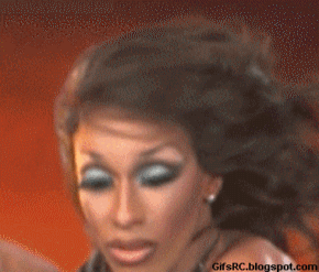 Drag Queen Eyelashes GIF - Find & Share on GIPHY