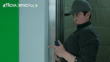 Stalker Paparazzi GIF by RTVCPlay