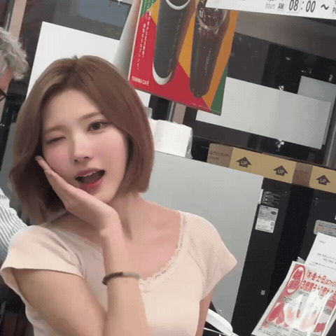 Jiwoo GIF