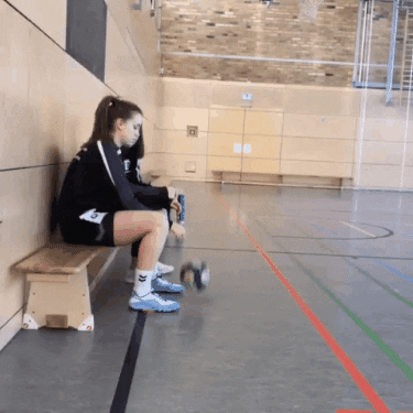 HandballTaucha handball pause langeweile vereinsleben GIF