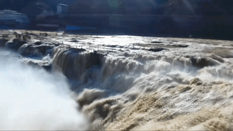 Chute Eau Gif By Bfmtv Find Share On Giphy