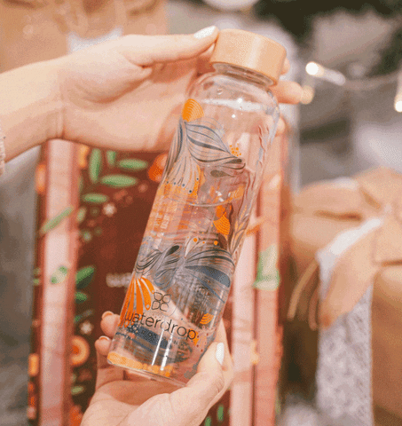 Glasflasche GIFs - Get the best GIF on GIPHY