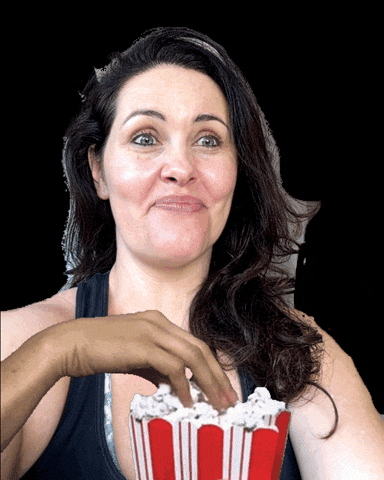 Assistindo Comendo Pipoca GIF