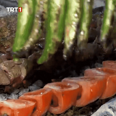 Hungry Dinner GIF by TRT