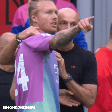 Simon Kjaer GIF