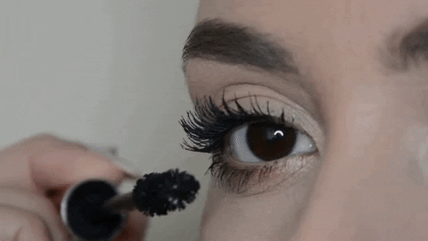 Applica-mascara GIFs - Get the best GIF on GIPHY