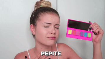 Lyyly  GIF