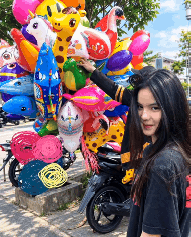 Ballon Trisha GIF