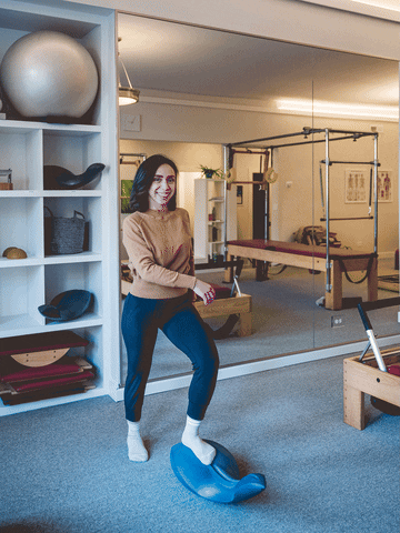 Pilatesinstructor GIF