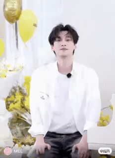 Tian Waiting GIF