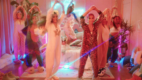 giphy.gif?cid=790b761175608f92e2aadce6a8