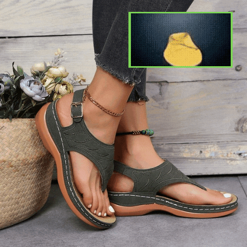 Sandália ortopédica, calçado ortopédico, sandália confortável, sapatos ortopédicos, sandálias de apoio, sapatos de suporte, calçados ortopédicos, sandálias para pés, sapatos para dor nos pés, calçados de suporte.