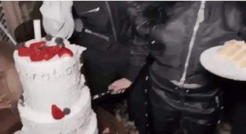 giphy.gif?cid=4d1e4f294c959ad3553a48242b