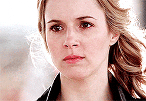 1x01 Kelly Collins animated GIF - 200_s