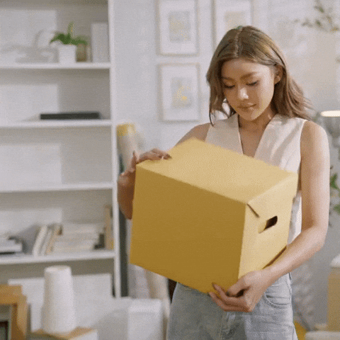 Unboxing Decluttering GIF by Oi