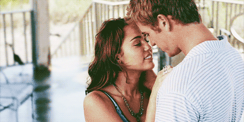 miley cyrus kiss GIF