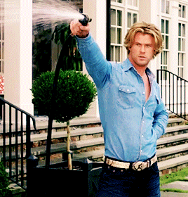 Sassy Chris Hemsworth GIF - Find & Share on GIPHY