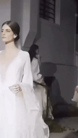 Emannuelle Junqueira GIF