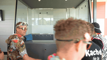 Surprise Vacation GIF by Kachel FM