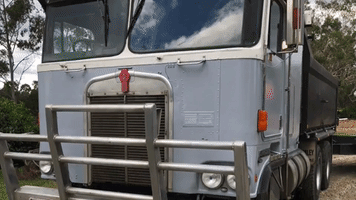 Mauries Excavations Kenworth Undercoat GIF