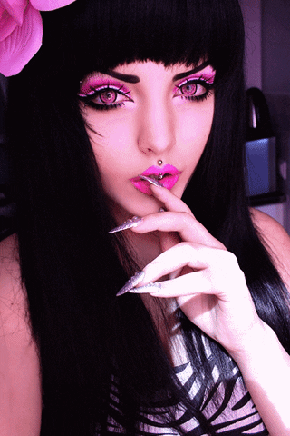 Nude pic of reba mcentire Naked mature mom selfies