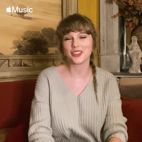 Taylor Swift waving